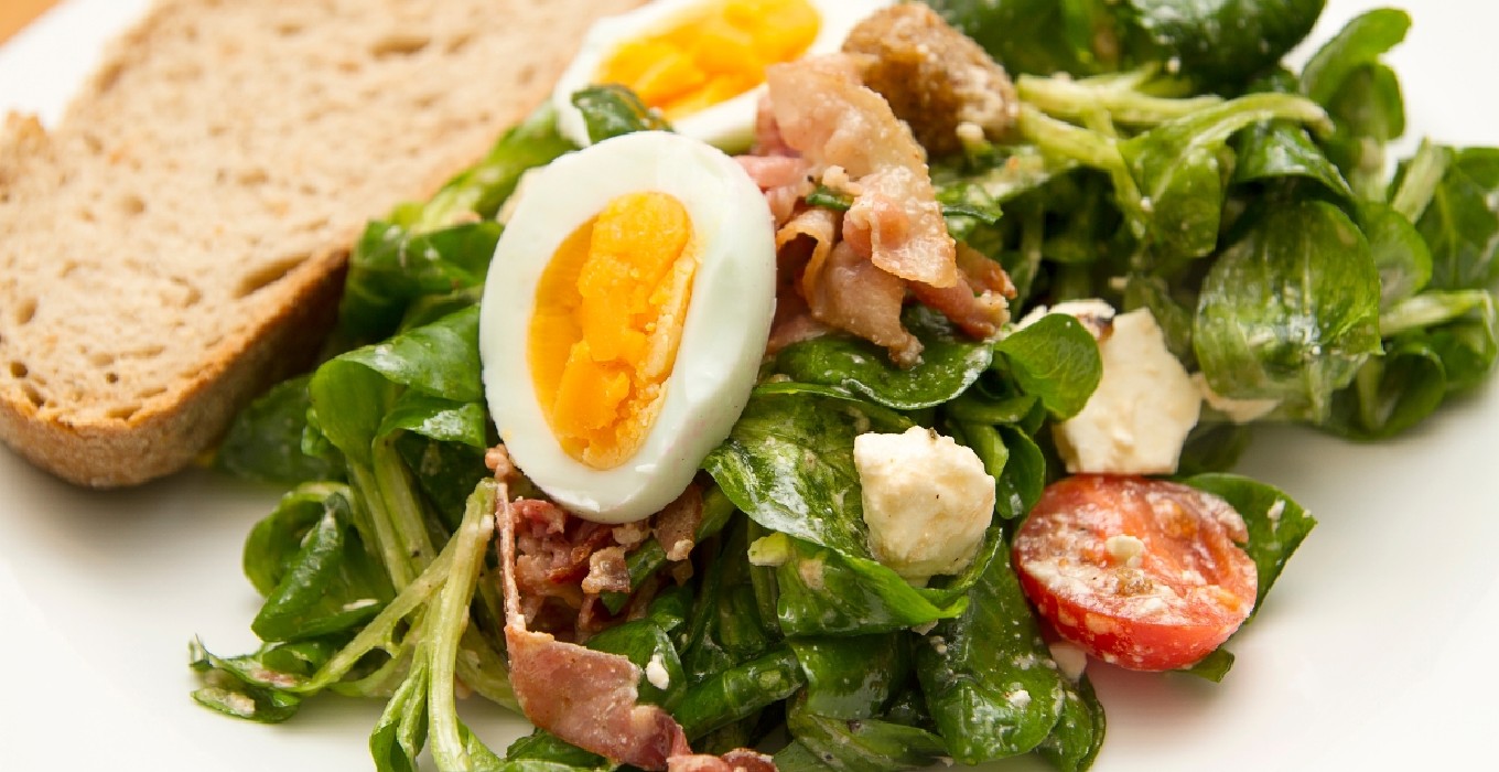 Feldsalat mit Speck und Nüssen Feldsalat mit Speck und Nüssen