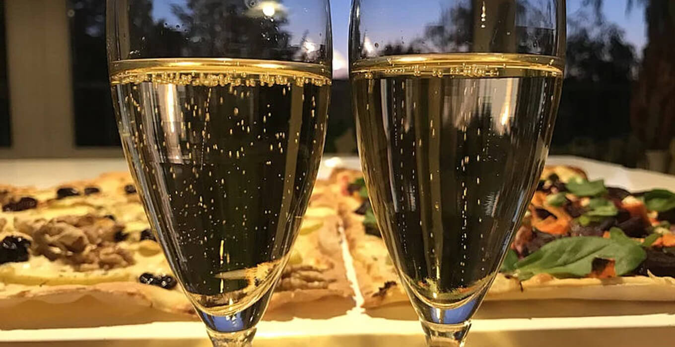 Flammkuchen in salziger & süßer Variation Flammkuchen in salziger & süßer Variation