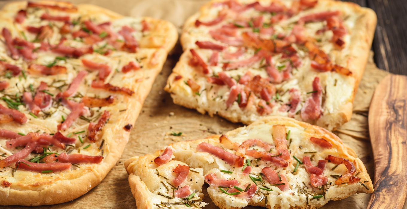 Knuspriger Elsässer Flammkuchen