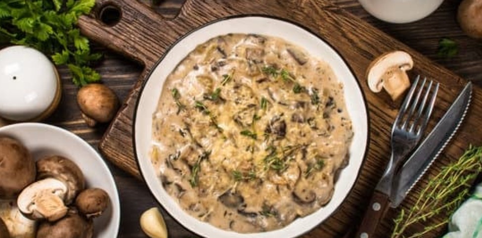 Wildschweinrücken mit Ofenkartoffeln & Pilzrahm