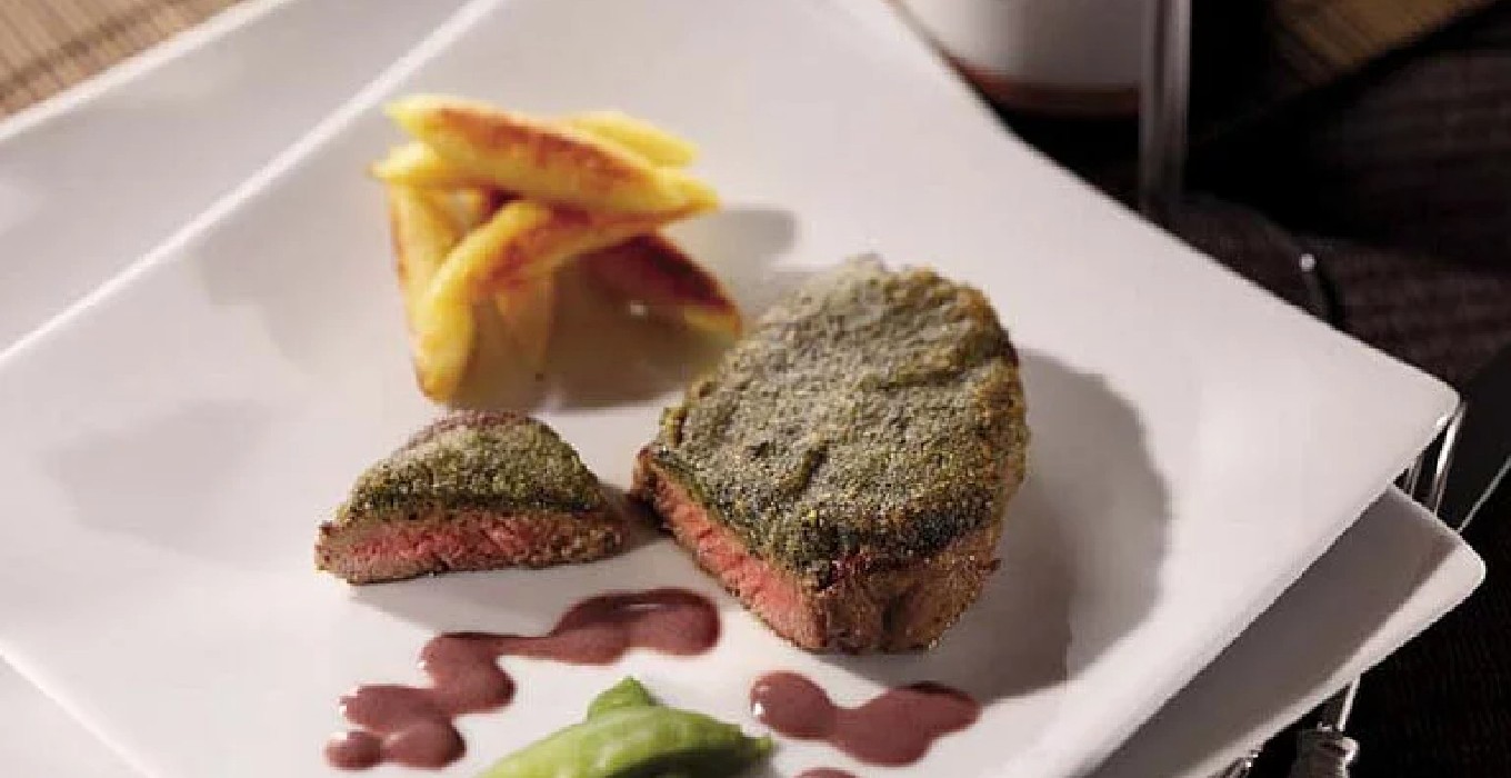 Rinderfilet mit Kräuterkruste und Schupfnudeln Rinderfilet mit Kräuterkruste und Schupfnudeln